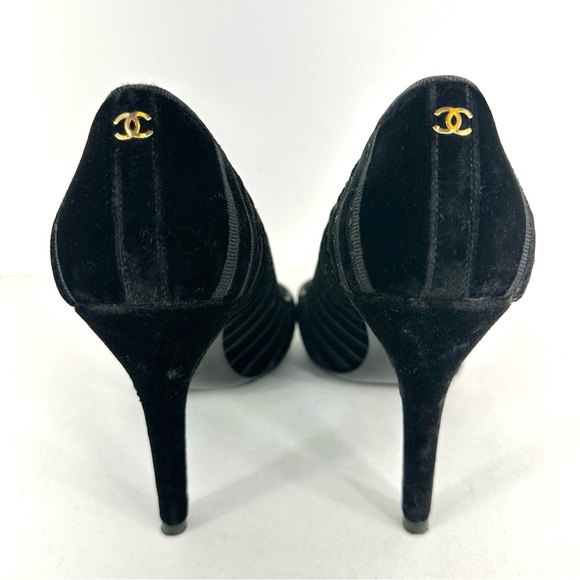 Chanel Velvet and Grosgrain Ribbon Cap Toe Closed Toe Stiletto Pumps size 39 - Picture 2 of 15